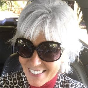 Meet your Posher, Dee